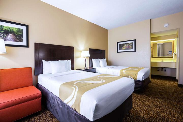 2 Double Beds (8 of 10)