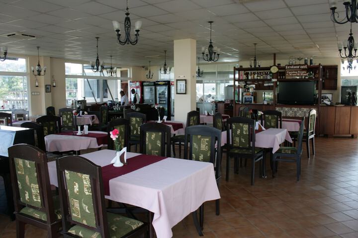 Dining 39 of 56