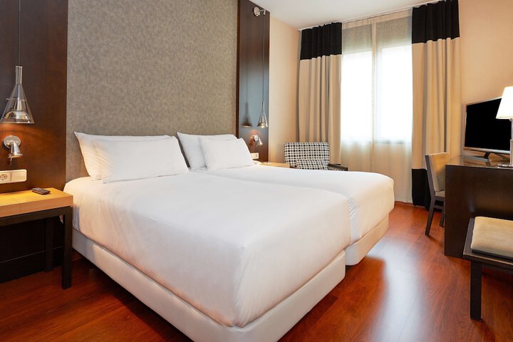 Room 4 of 28