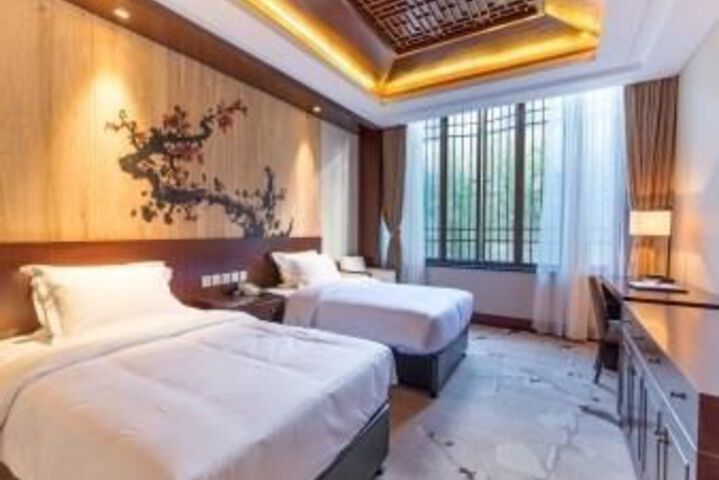 Room 7 of 10