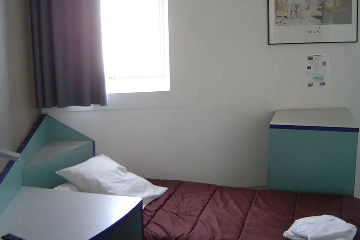 Room 2 of 15