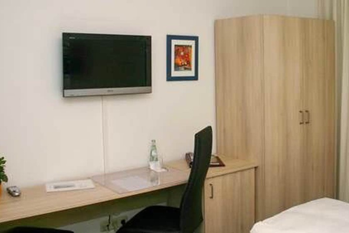 Room 2 of 31