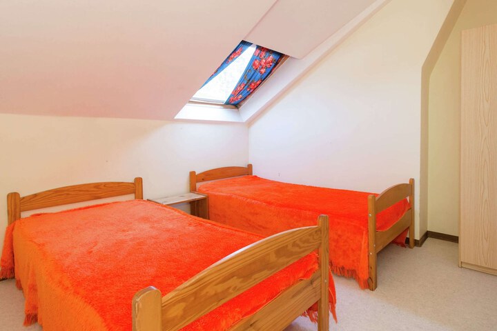 Room 2 of 37