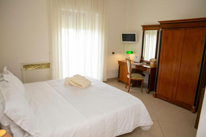 Room 42 of 110