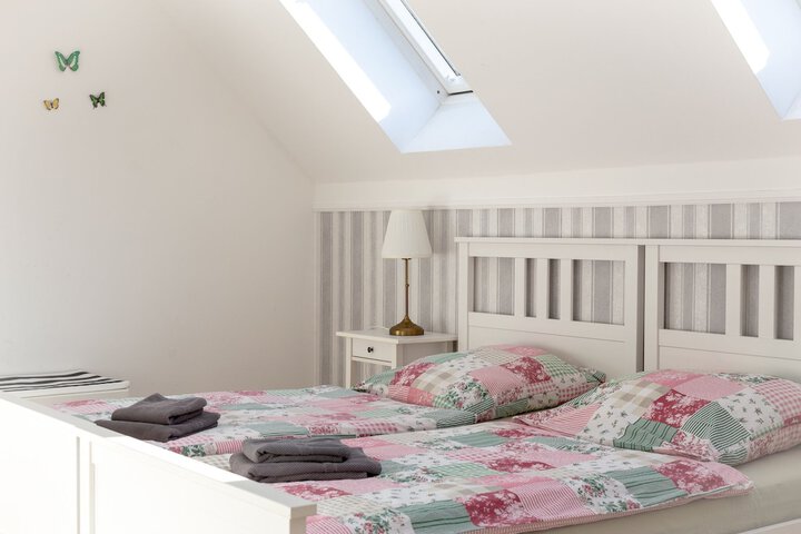 Room 4 of 40