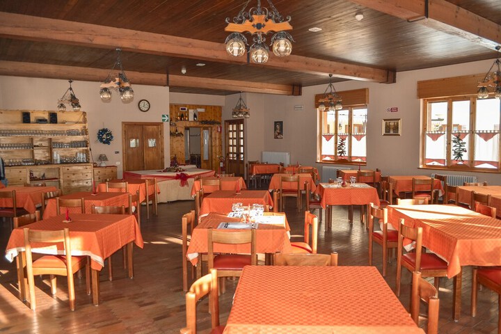 Dining 75 of 94