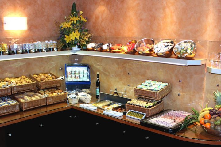 Breakfast/Coffee Service 30 of 62