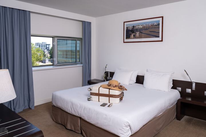 Room 4 of 61