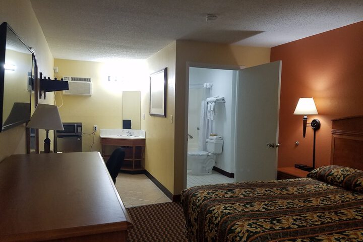 Room 11 of 27