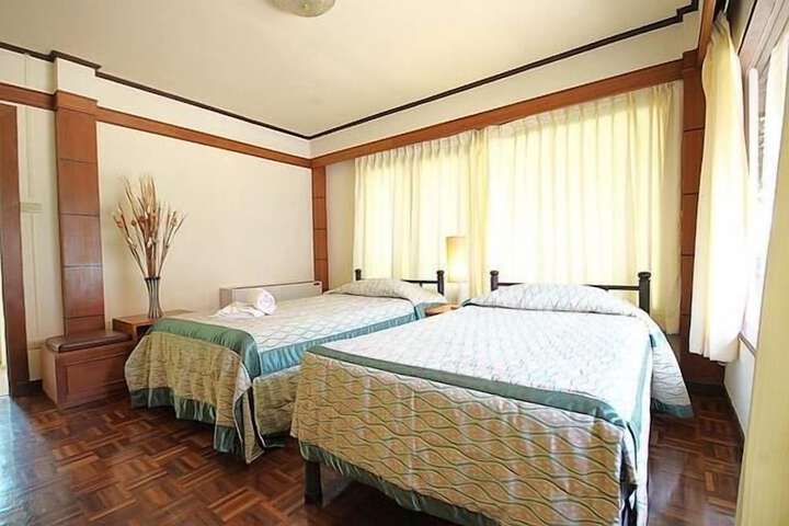 Room 2 of 40