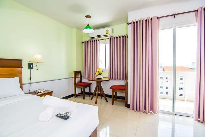 Room 4 of 62