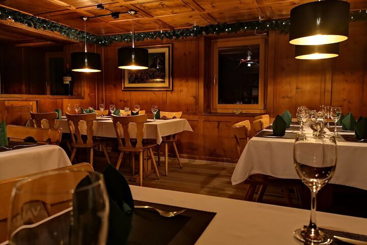 Dining 3 of 40