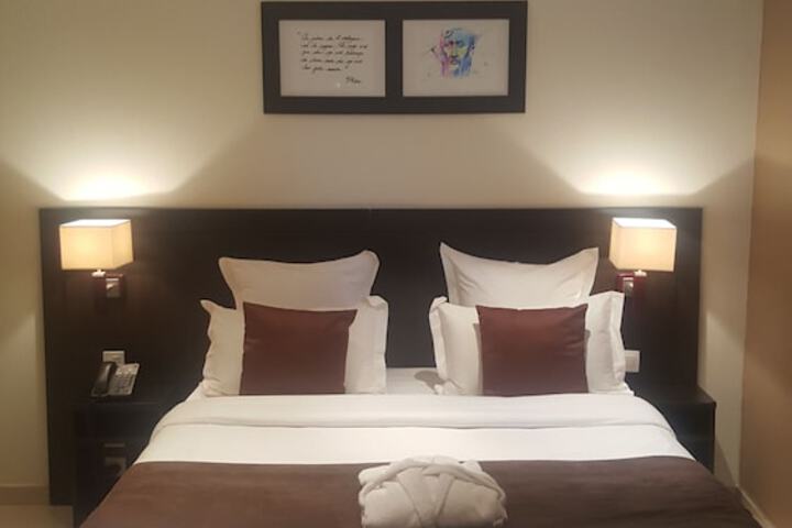Room 8 of 33