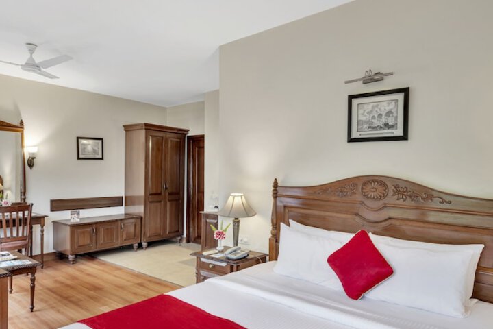 Room 9 of 33