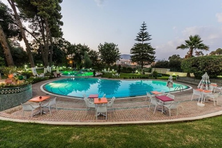 Hotel Pool