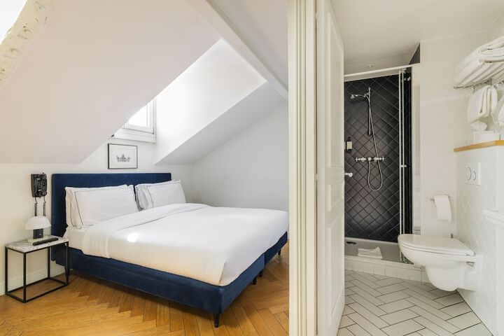 Room 17 of 40