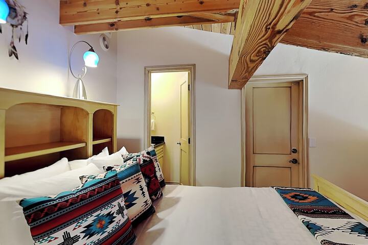 Room 213 of 893