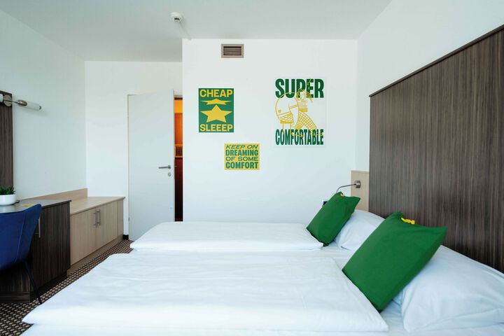 Room 27 of 33