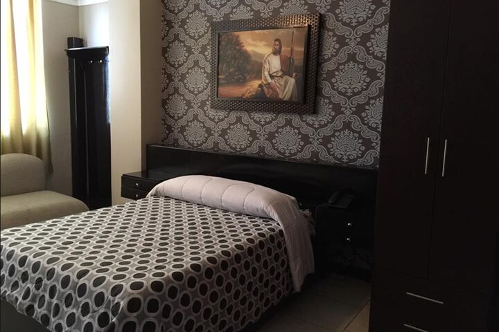 Room 3 of 16
