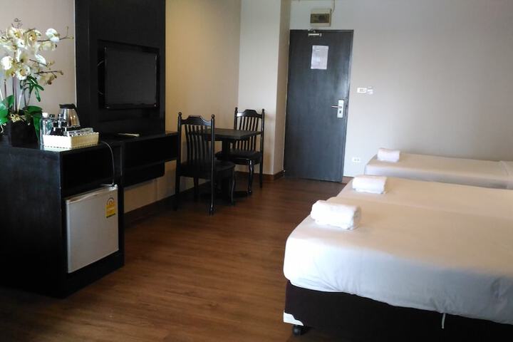 Room 27 of 186