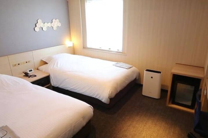 Room 9 of 29