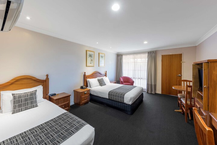 Room 8 of 38
