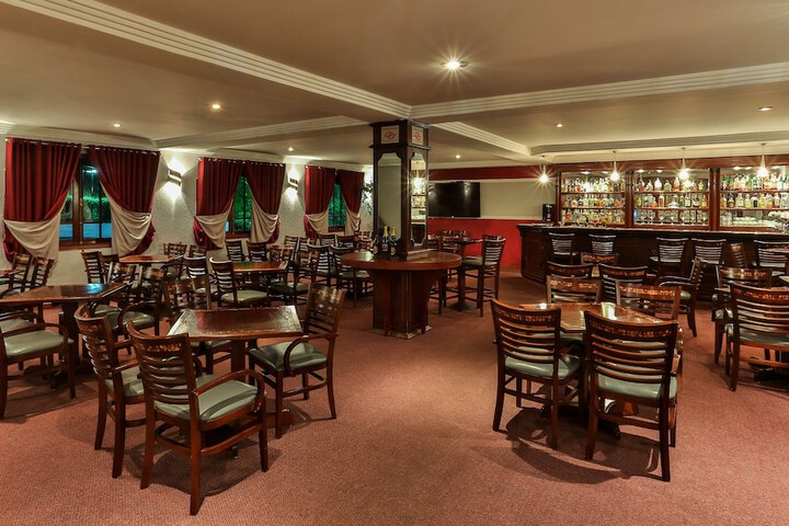 Lounge 43 of 53