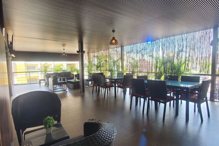 Lounge 70 of 79