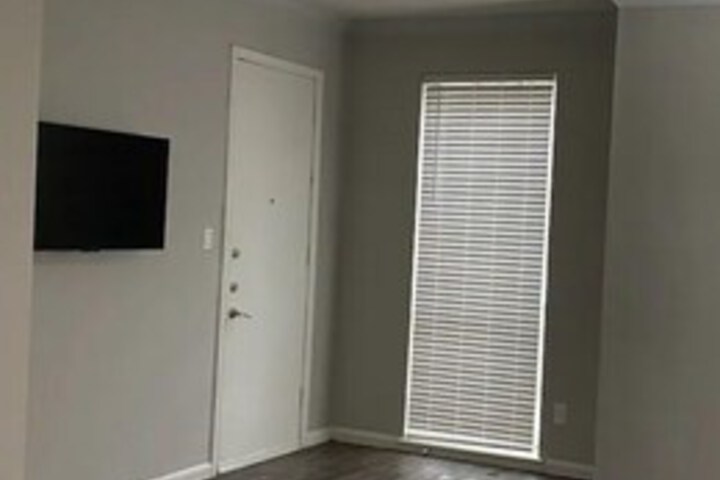 Room 4 of 10