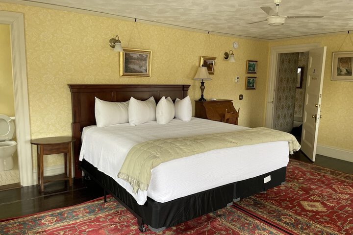 Room 28 of 100