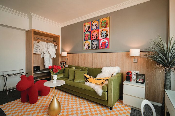 Room 12 of 73