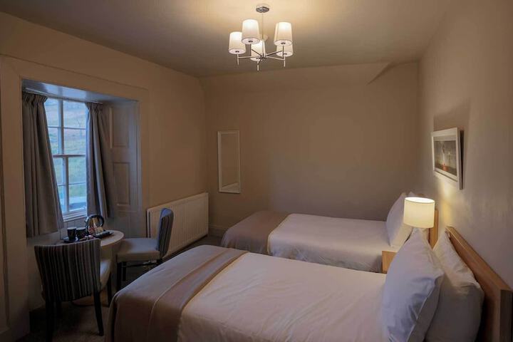 Room 16 of 79