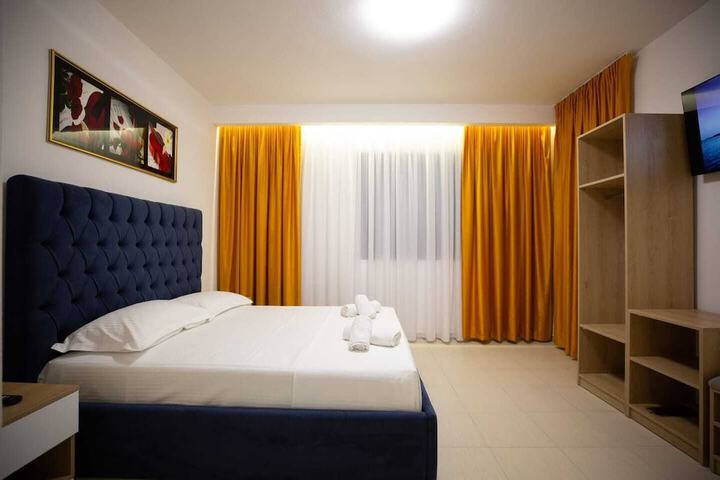 Room 14 of 65
