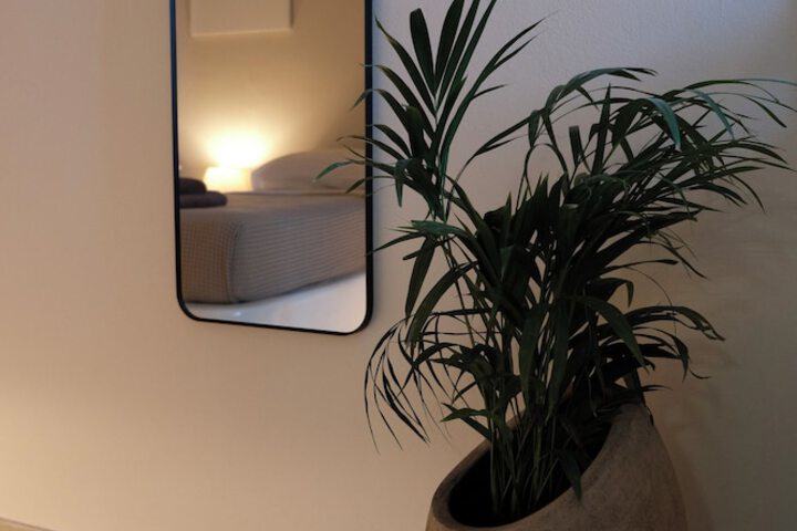 Room 4 of 33