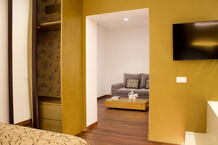 Room 32 of 47