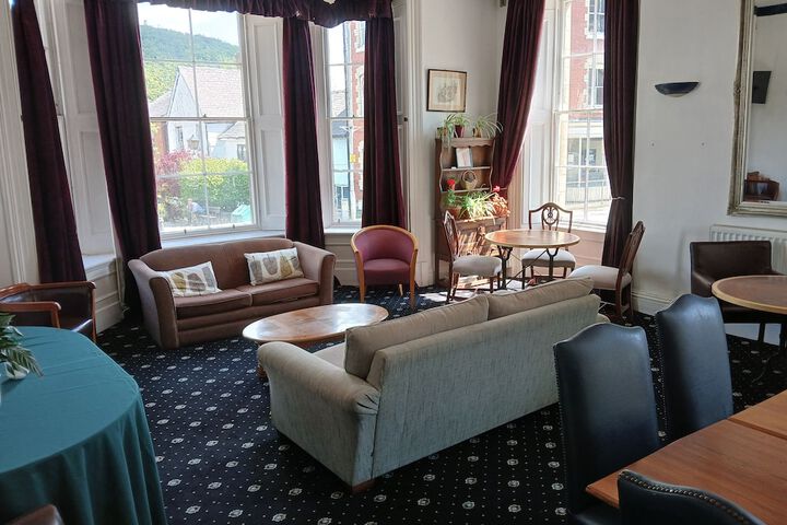 Lounge 67 of 73