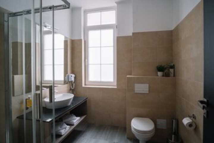 Room 5 of 48