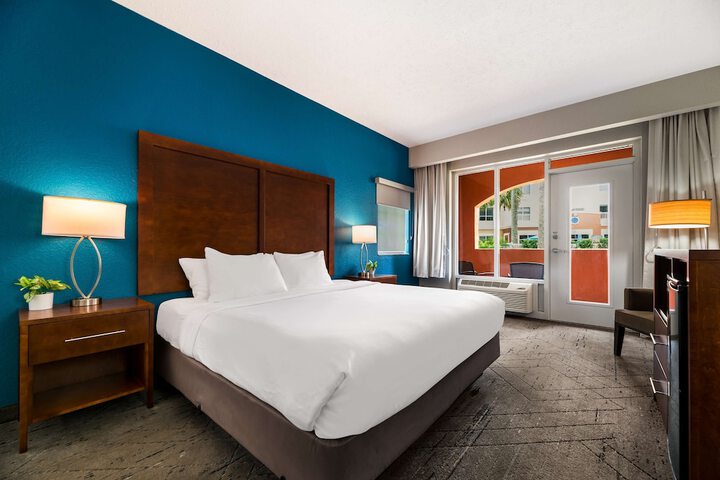 1 King Bed Balcony Microwave and Refrigerator WiFi Full Breakfast (18 of 19)