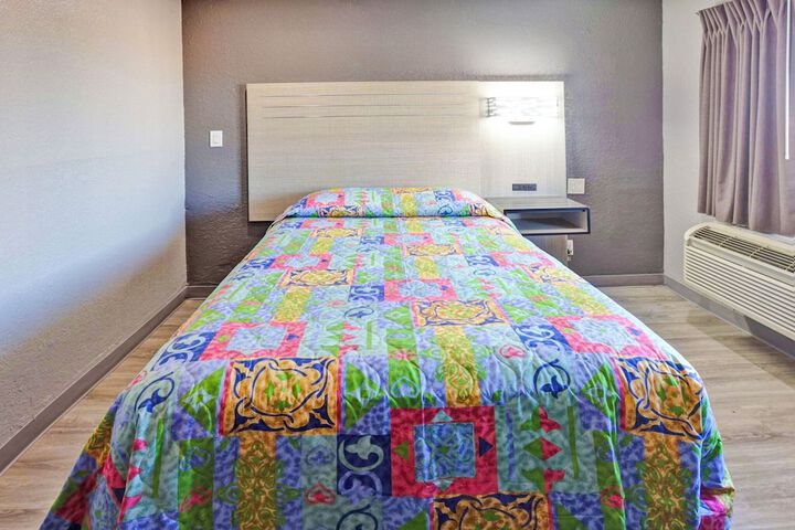 Room 18 of 31