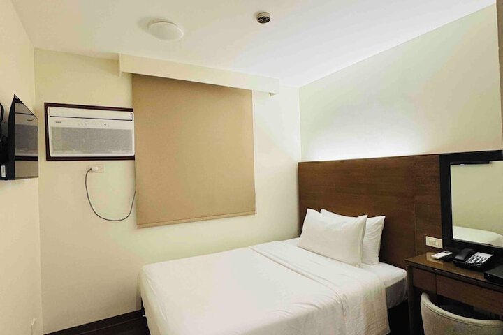 Room 4 of 13