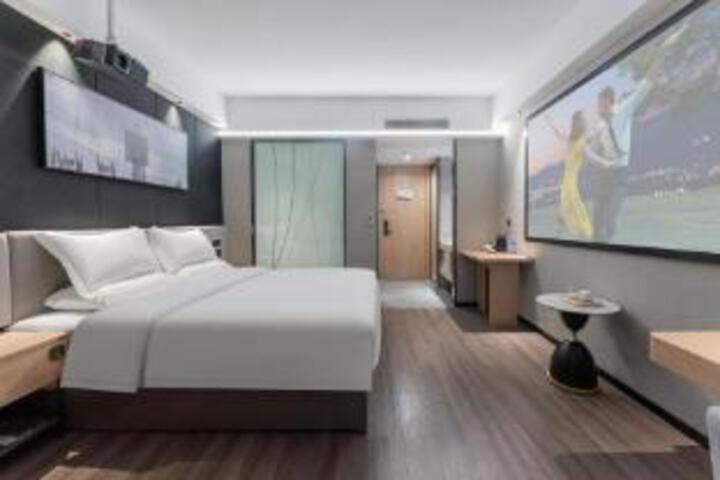 Room 7 of 8
