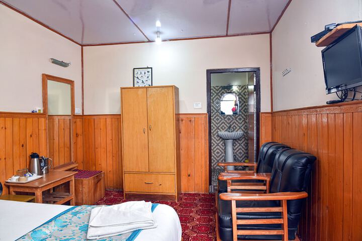 Room 9 of 38