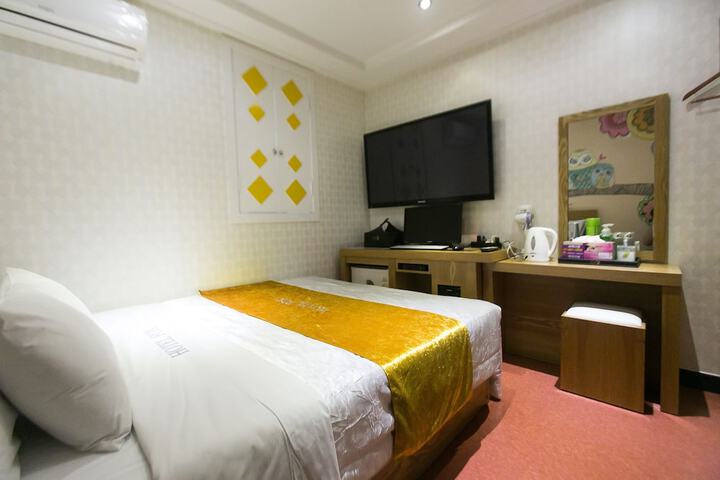 Room 5 of 42