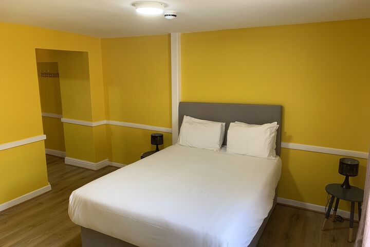 Room 8 of 13