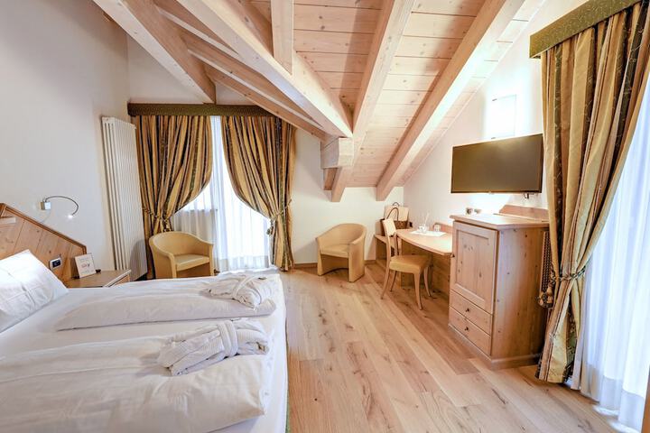 Room 8 of 53