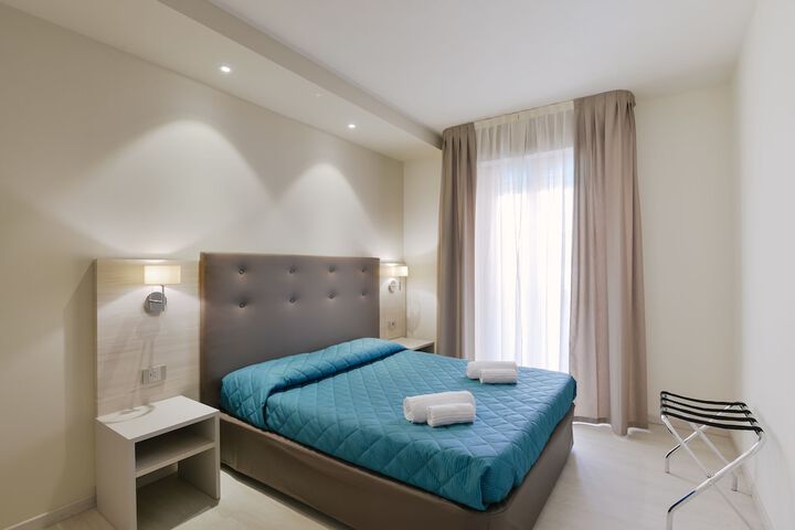 Room 8 of 114