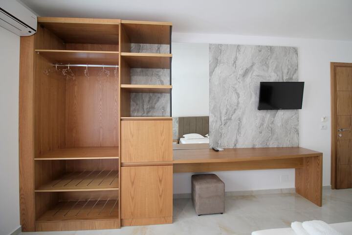 Room 21 of 101