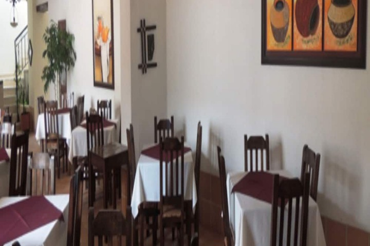Dining 14 of 19