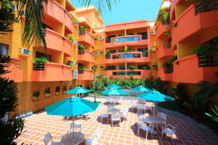 Hotel Exterior 9 of 63