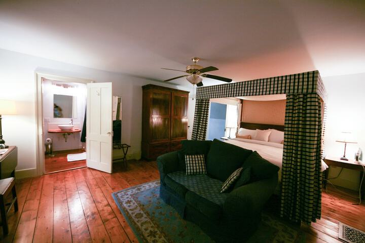 Room 5 of 28